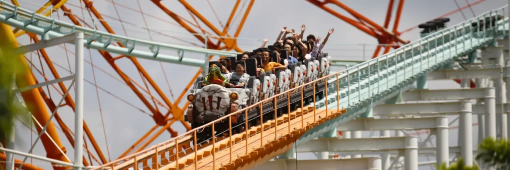 恐竜コースター_サノヤス・ライド株式会社